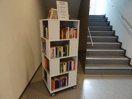 Bücher-Tausch-Regal im Rathaus